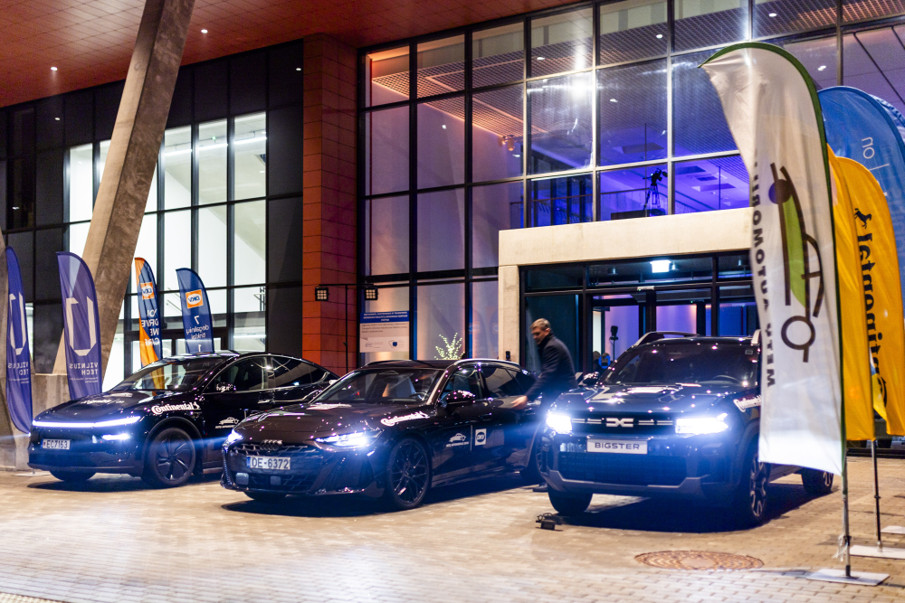Paaiškėjo „Metų automobilio 2026“ nugalėtojai: „Dacia“, „Tesla“ ir „Audi“ pelnė net po kelis apdovanojimus